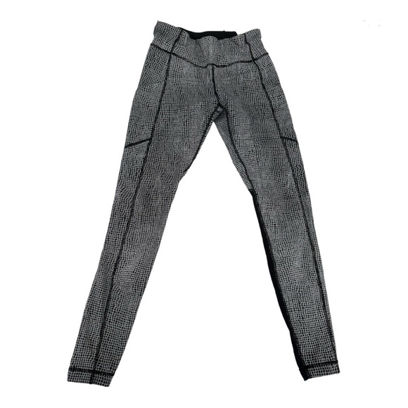 Lululemon pants in great condition. Size 6. - Picture 3 of 13